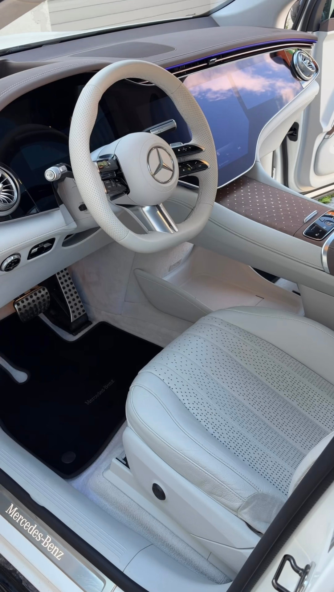 Mercedes EQS salona detailings — PĒC